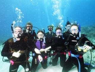  Buceo con compañeros 
